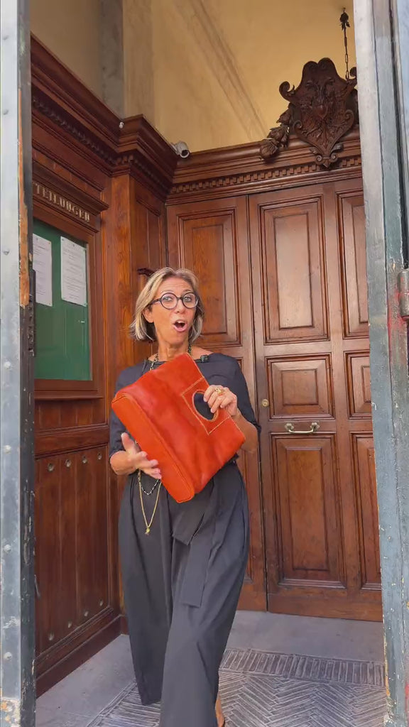 Simona presenta la borsa Patty in cuoio | Da Simo